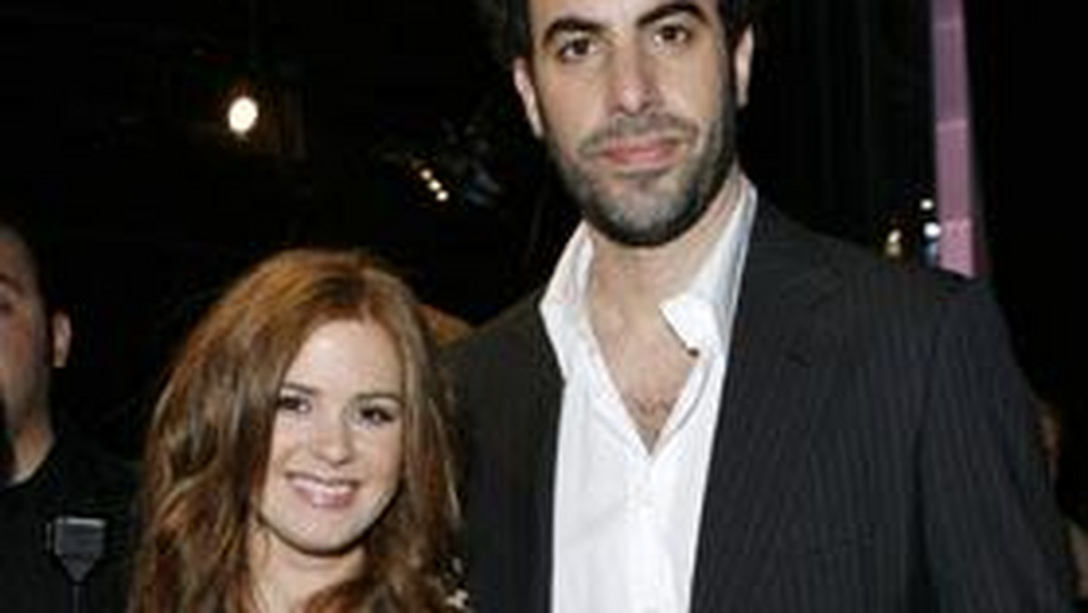 Isla Fisher i Sacha Baron Cohen pobrali się podczas tradycyjnej żydowskiej ceremonii w Paryżu.