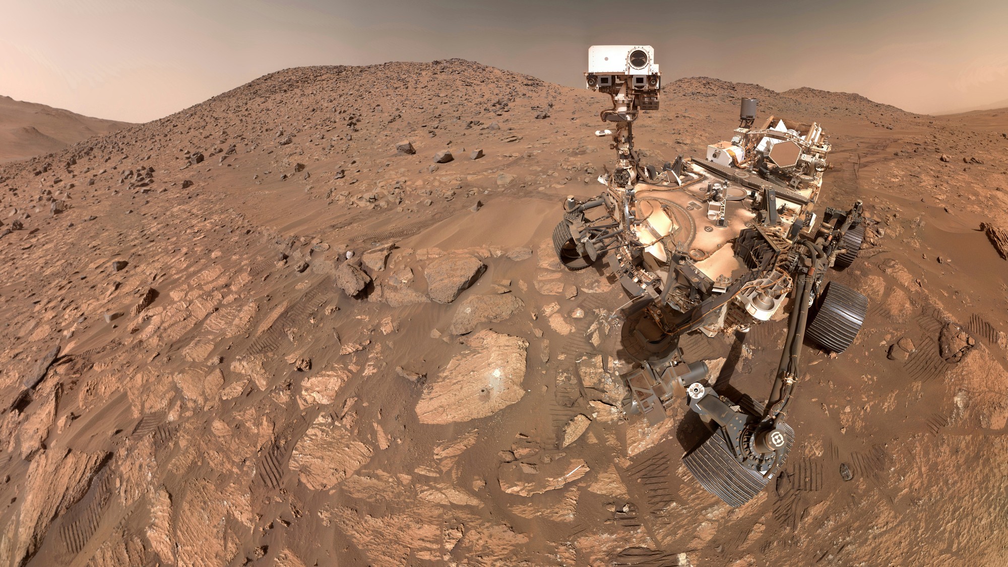 Rover americkej vesmírnej agentúry NASA po prvý raz zachytil náznaky toho, že sa na Marse vyskytujú blesky.