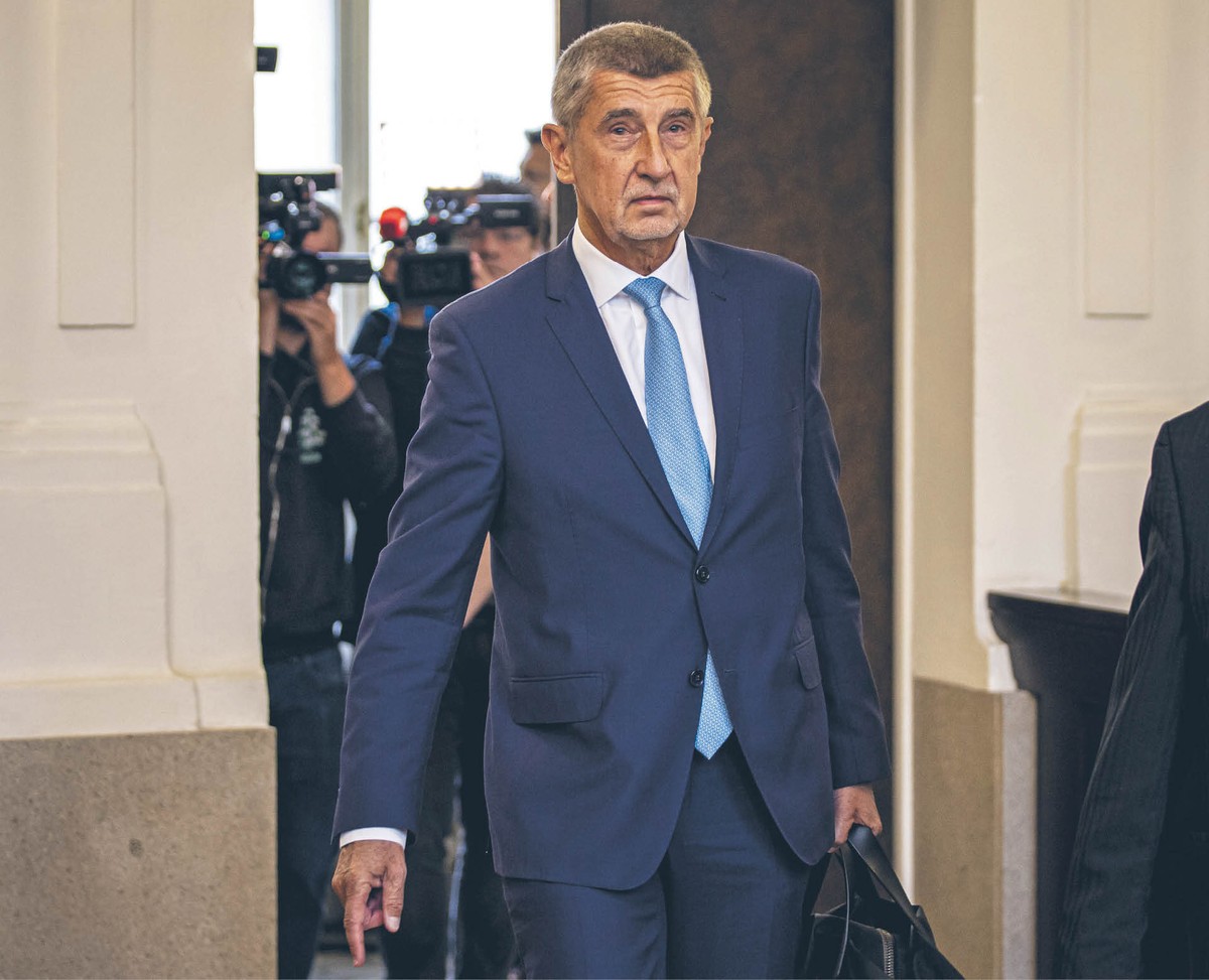 Prokuratura uważa, że Andrej Babiš (na zdjęciu w sądzie) wykorzystał swoje wpływy, by wyłudzić unijne fundusze