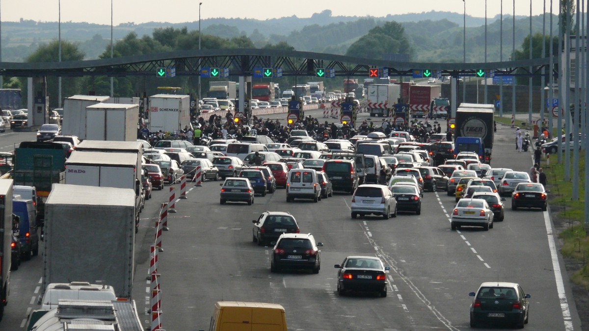 Operator płatnego odcinka autostrady A4 z Katowic do Krakowa, spółka Stalexport Transroute Autostrada, ma listownie przeprosić kierowcę Mariusza Frasa za krótkotrwałe ograniczenie jego wolności w punkcie poboru opłat w Balicach.