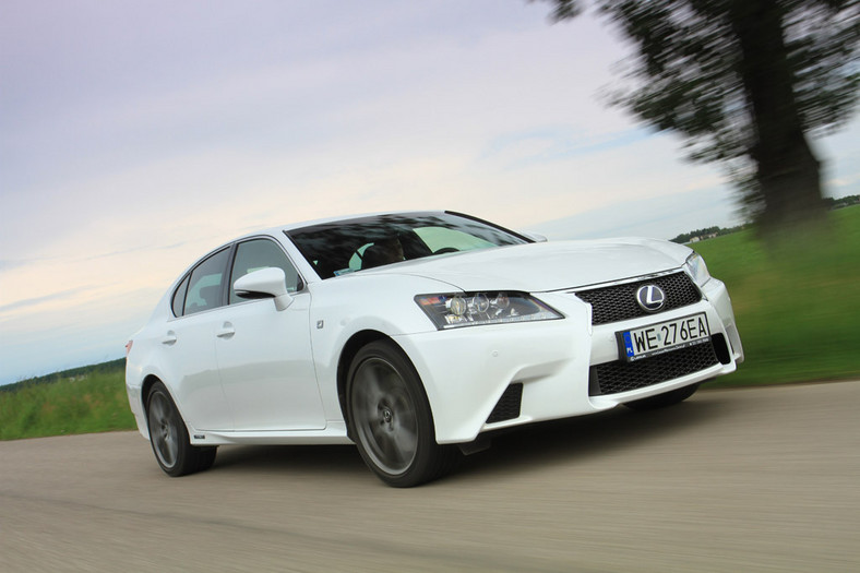 Lexus GS 450h: sportowy i multimedialny