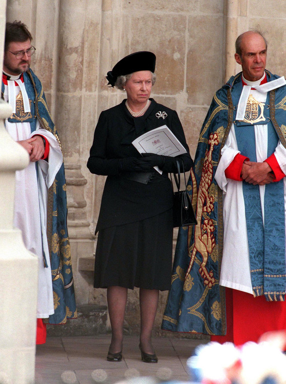 Elżbieta II na pogrzebie księżnej Diany