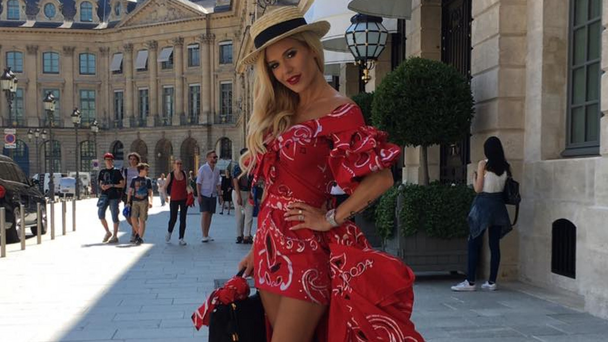 Doda zachwyca stylem. Obecna na paryskim tygodniu mody Dorota Rabczewska pochwaliła się kreacją, w której podziwiała modowe nowinki. Jak prezentowała się w długiej, czerwonej stylizacji na ulicach Paryża?
