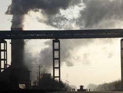 Państwowe fabryki i 50-proc. podatki, czyli lewica proponuje powrót do przeszłości