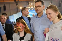 Premier Mateusz Morawiecki na pikniku rodzinnym w Puławach, chwalił program 500+