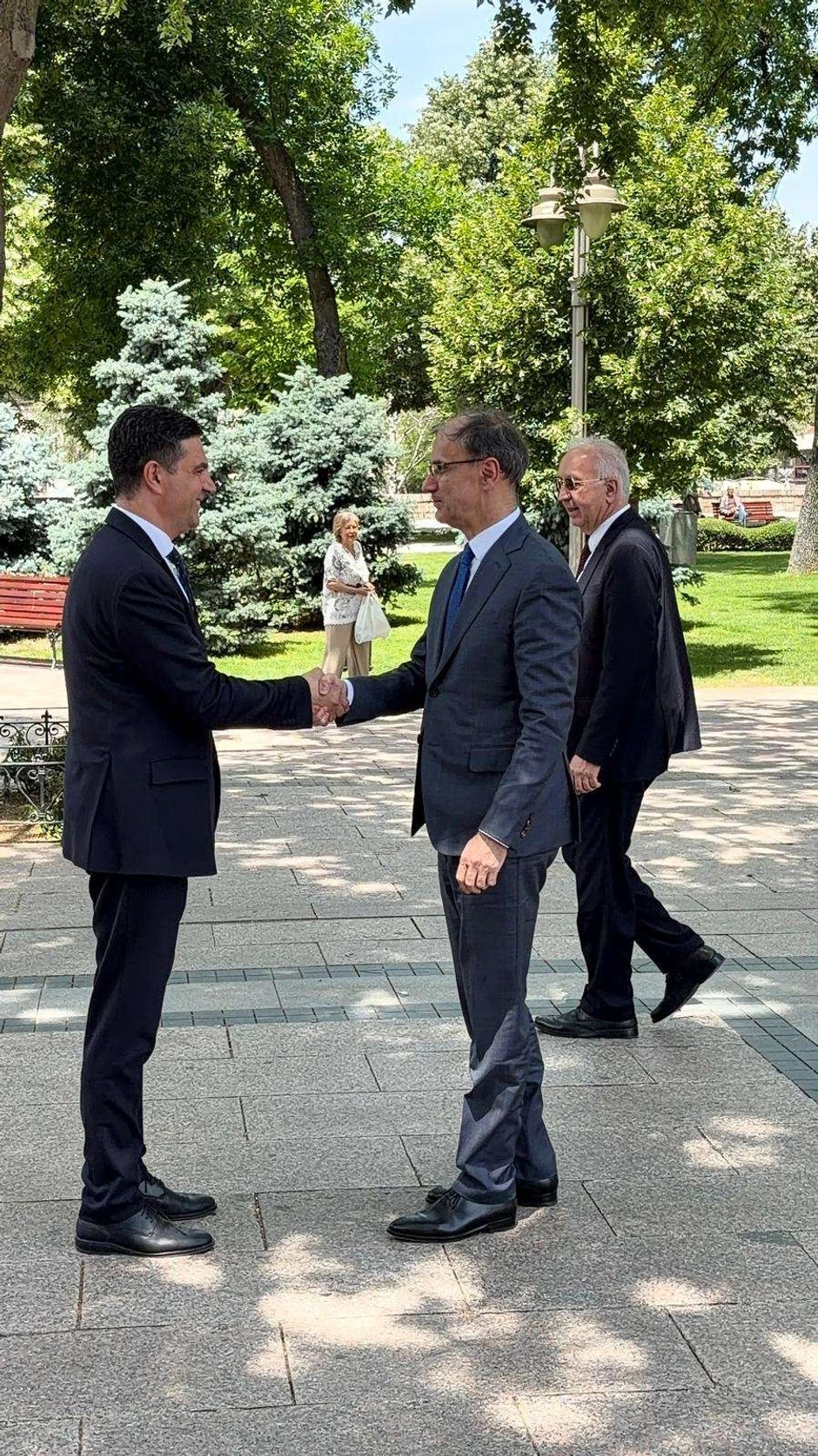 premijer Macut na otvaranju Kancelarije za komunikaciju gradjana sa Vladom u Nišu