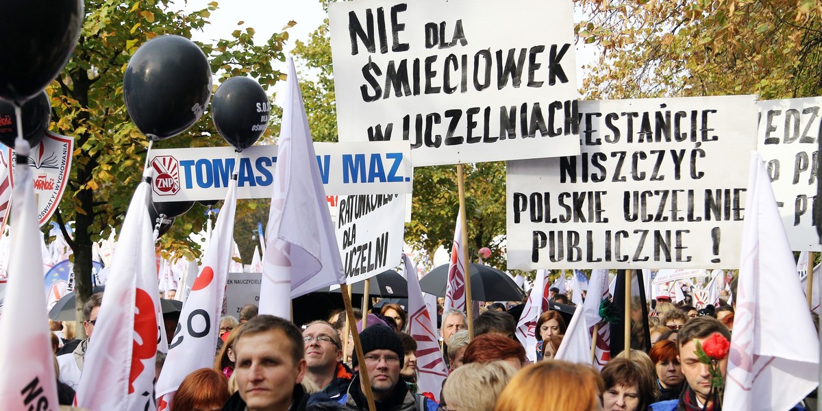 Warszawa Demonstracja nauczycieli pod URM