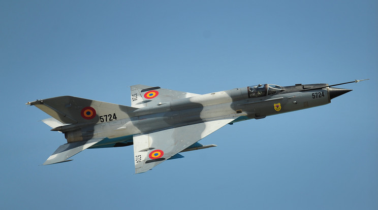 Egy MiG-21 LanceR típúsú vadászgép zuhant le Romániában / Fotó: AFP