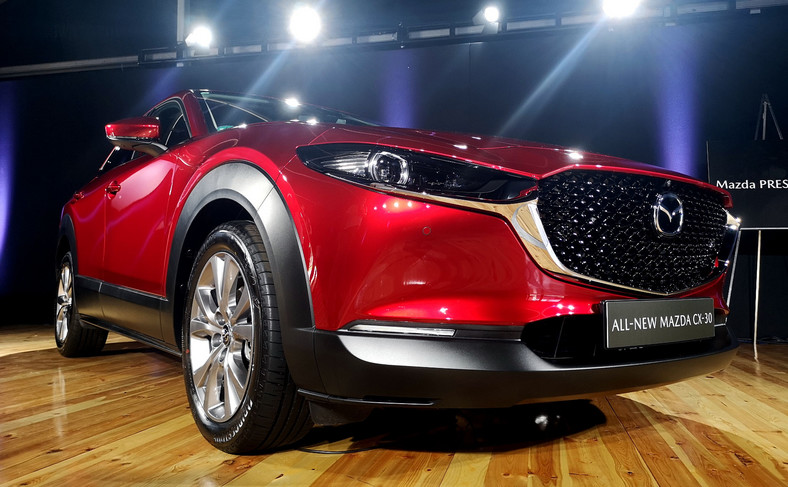 Mazda CX30 już w Polsce i zawstydza hybrydy. Cena? Na co