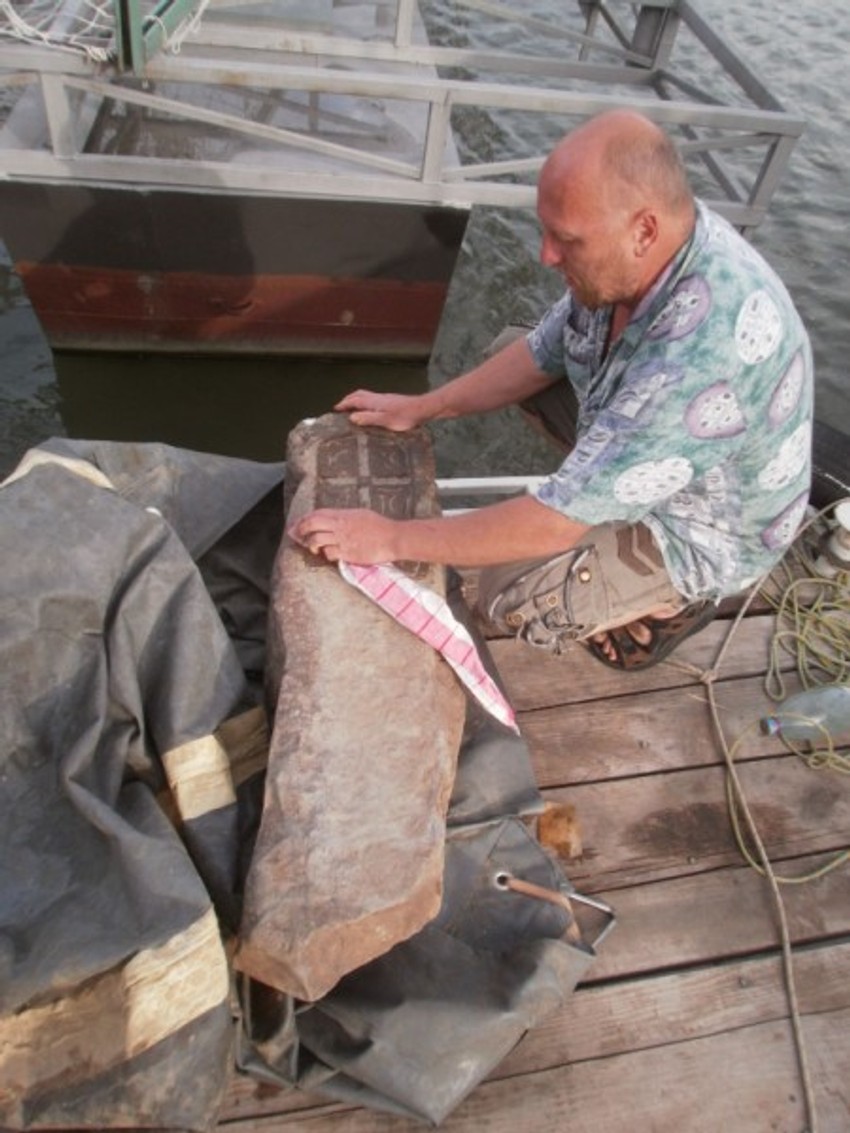 Branimir Pavlović sa Irinejevim stubom