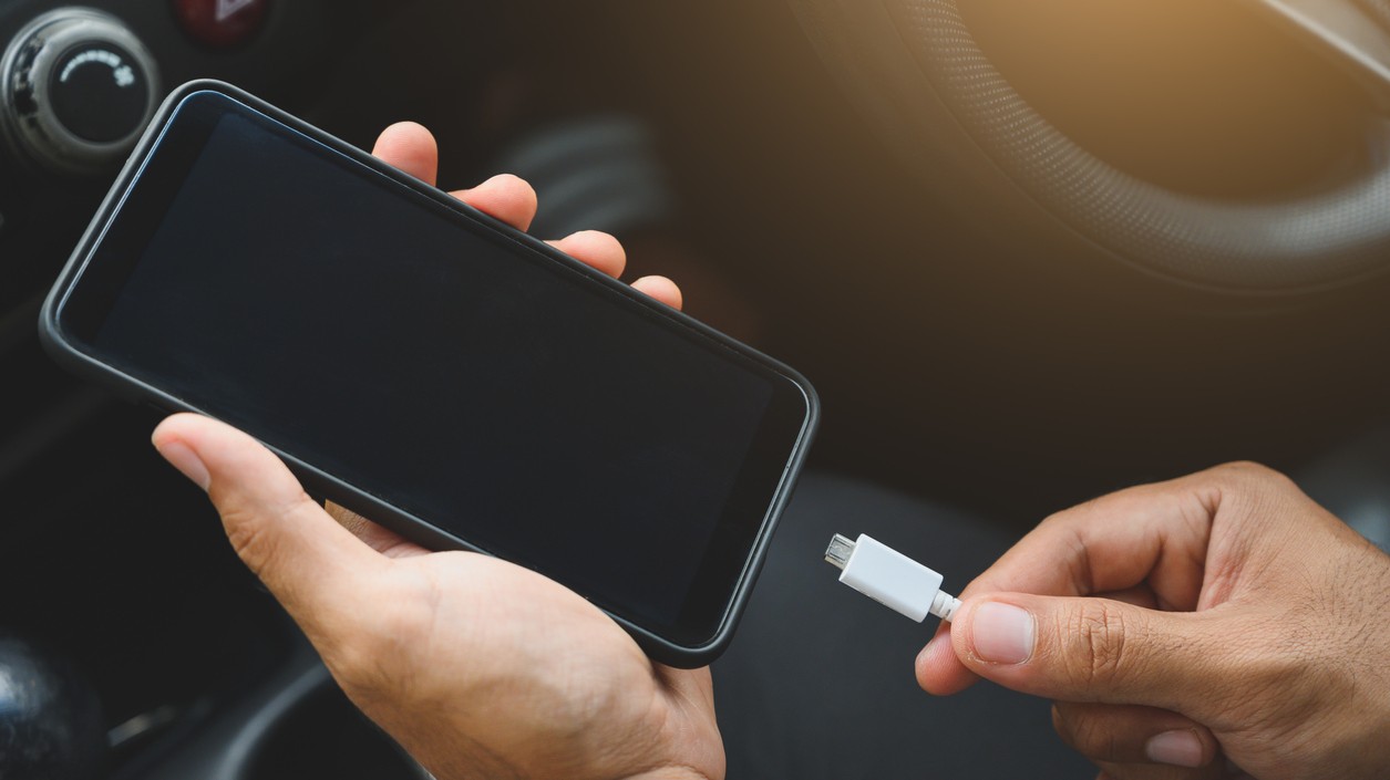 Väčšina z nás nabíja svoj smartfón automaticky.