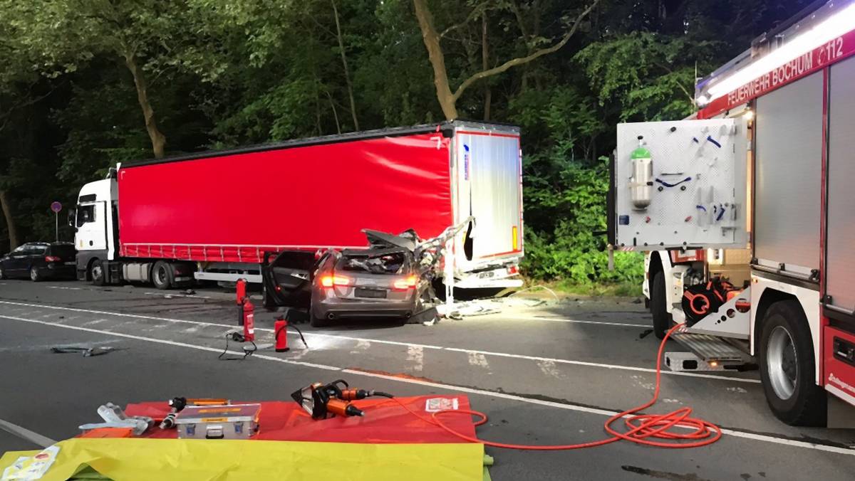 Audi wbiło się w polską ciężarówkę na jednym z postojów w Niemczech