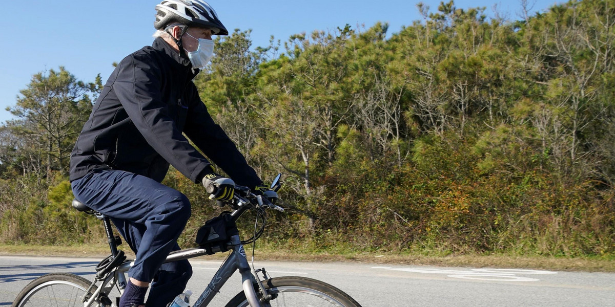 Joe Biden na rowerze