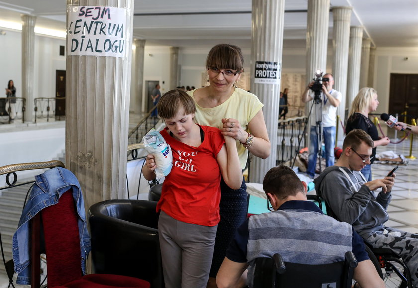 Rodzice niepełnosprawnych dzieci protestują w Sejmie