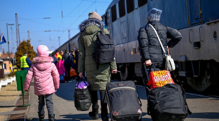 A fővárosi önkormányzat háromezer helyjegy árának erejéig gyors támogatást nyújt azoknak a civil szervezeteknek, amelyek az ukrajnai menekültek vasúti utazását segítik / Fotó: MTI/Czeglédi Zsolt