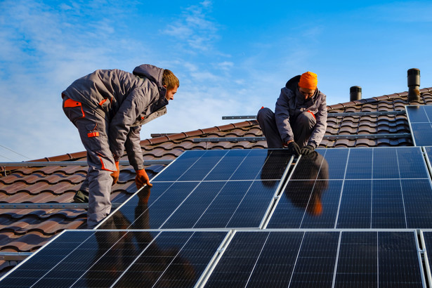 Mikroinstalacje fotowoltaiczne rozliczane w systemie net-billing są mniej opłacalne niż te rozliczane w systemie net-metering