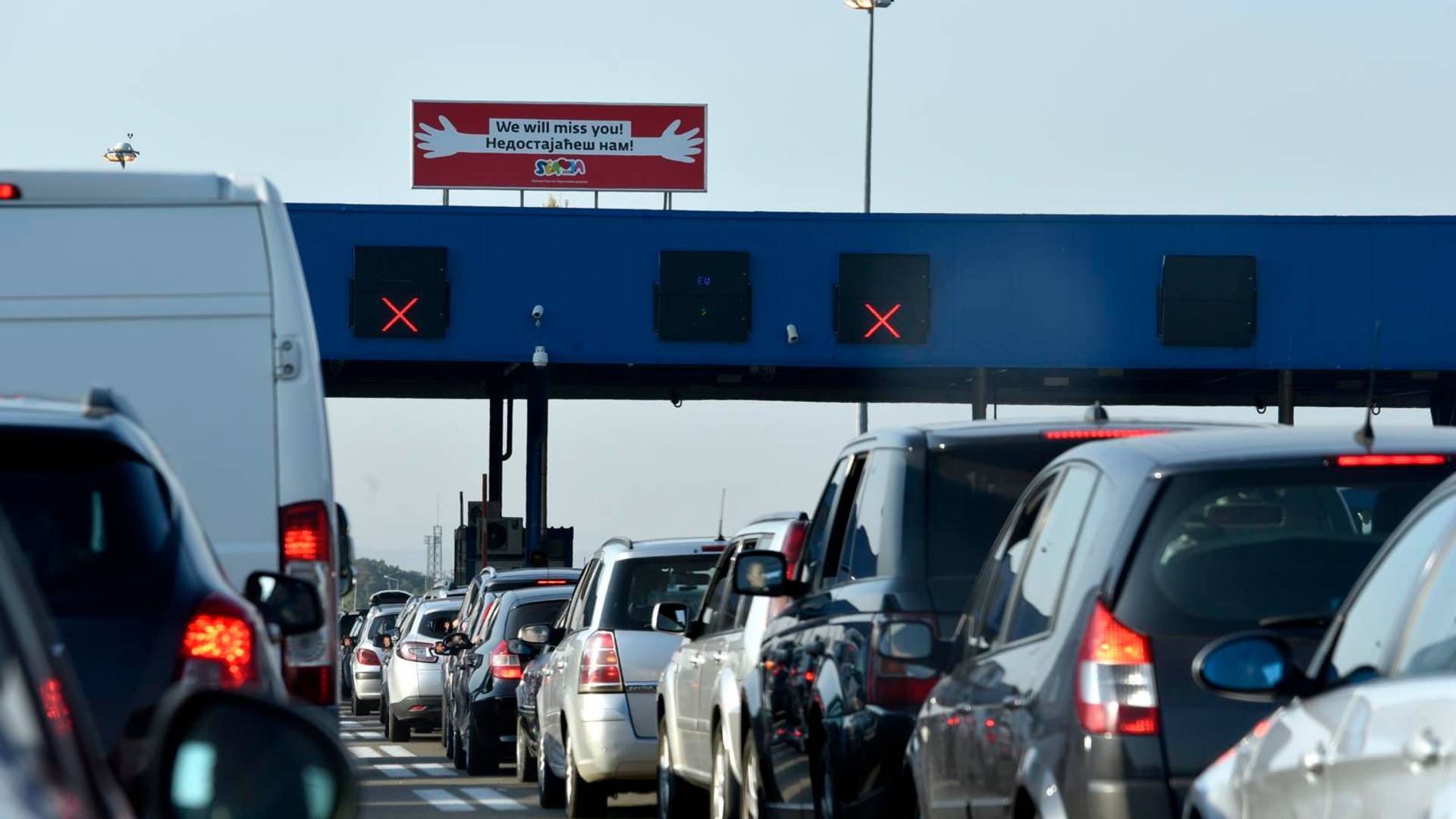 Svi građani koji se ne vrate u Srbiju do petka - biće stavljeni pod nadzor