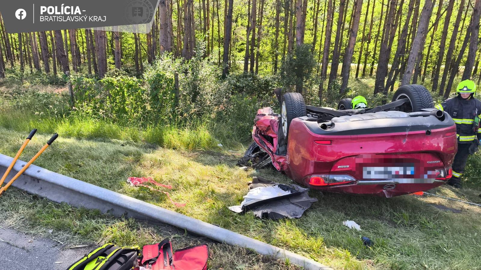 Na diaľnici došlo k autonehode.