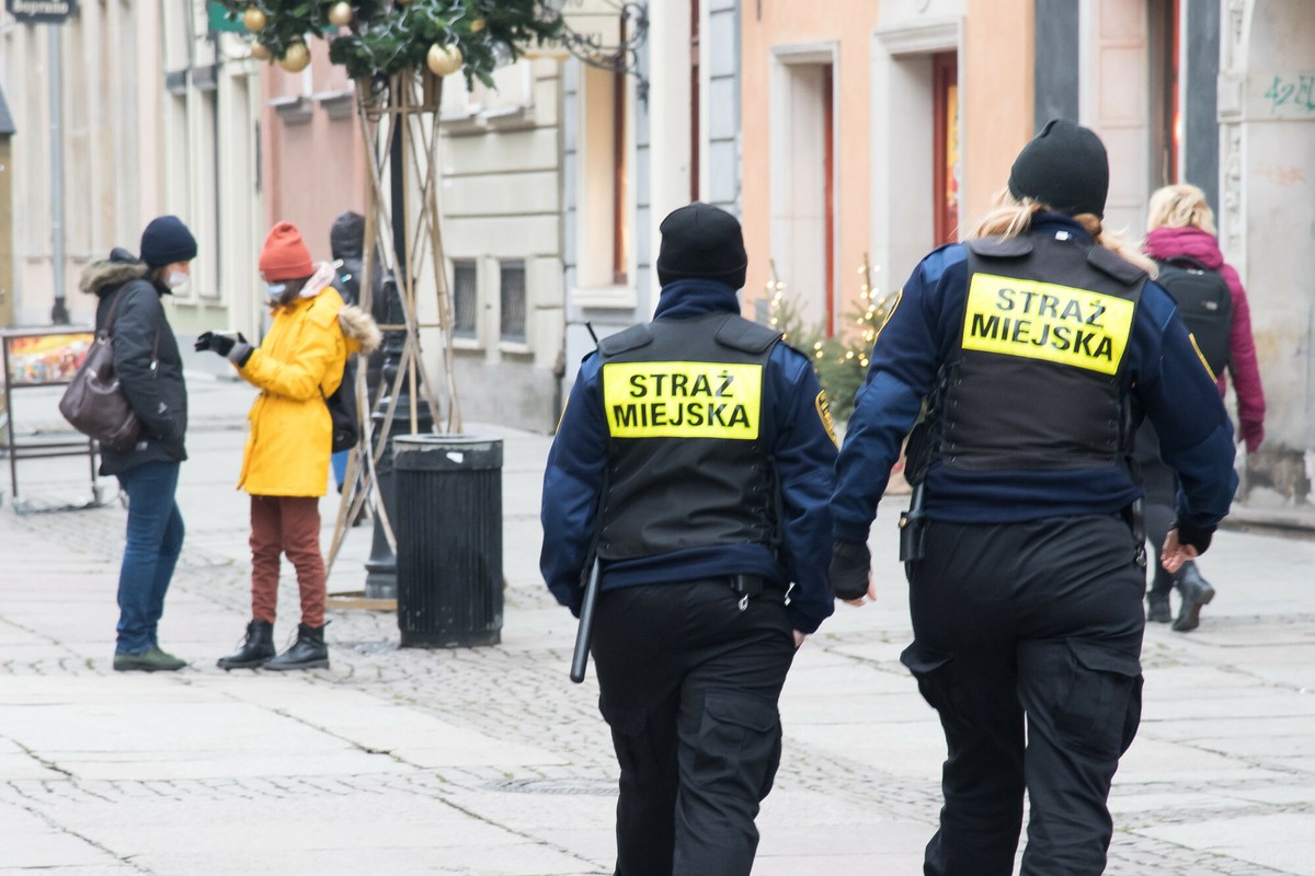 Straż Miejska puka do drzwi. Jak uniknąć srogiego mandatu?