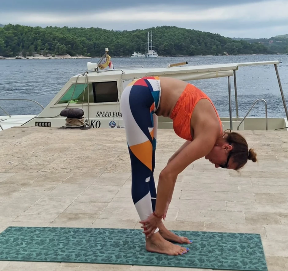 Adriana Čortan trenira jogu