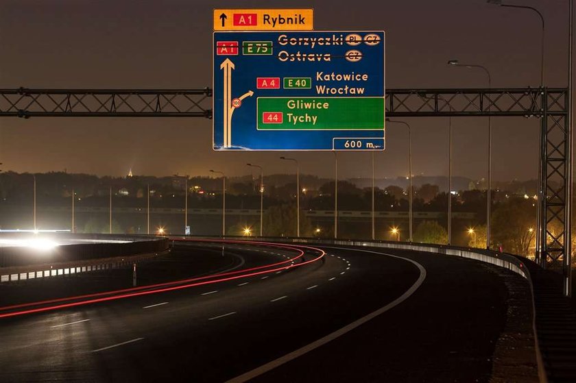 Przez złodziei kierowcy błądzą po autostradzie