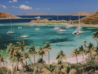 Karaibskie wyspy to raj dla amatorów wszelkich sportów wodnych. Organizowane są tu również regaty żeglarskie, wysoko notowane w światowych rankingach.