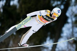 PŚ w skokach: Prevc zdeklasował rywali w kwalifikacjach w Sapporo. Stoch skoczył najdalej z Polaków