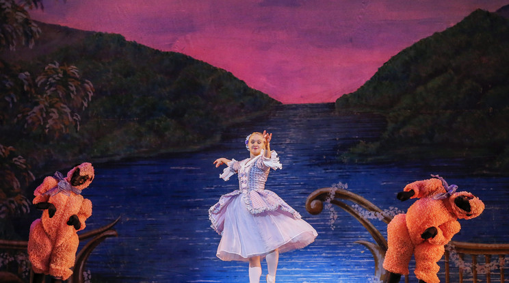 Az Atlanta Ballet társulatának táncosai Pjotr Csajkovszkij Diótörő című balettjének főpróbáján a georgiai Atlanta Fox Színházában. Fotó: MTI/EPA/Erik S. Lesser