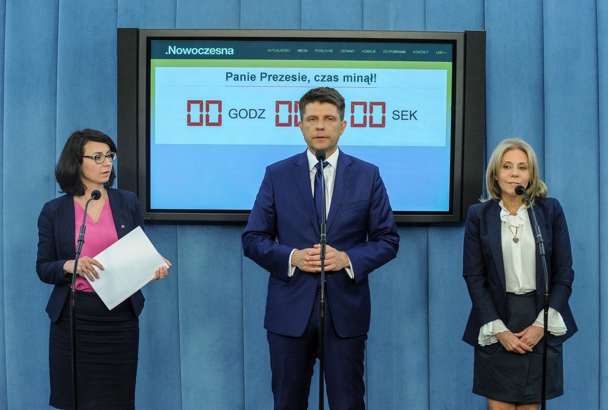 Z kolei inna posłanka Nowoczesnej Kamila Gasiuk-Pihowicz oceniła, że PiS nie chce rozwiązania sporu wokół TK, ale "rozwiązać działalność Trybunału"