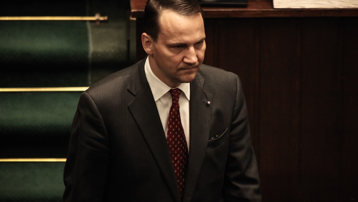 Radosław Sikorski, po złożeniu rezygnacji ze stanowiska marszałka sejmu, zapowiadał podjęcie się powierzonemu mu rzekomo przez Ewę Kopacz zadania prowadzenia listy wyborczej w Bydgoszczy. Jak pisze "Gazeta Polska Codziennie", ta deklaracja nie spotkała się z powszechną akceptacją w PO. Co więcej, w ocenie politologów, cytowanych przez "GPC" Sikorski może być dla PO obciążeniem.