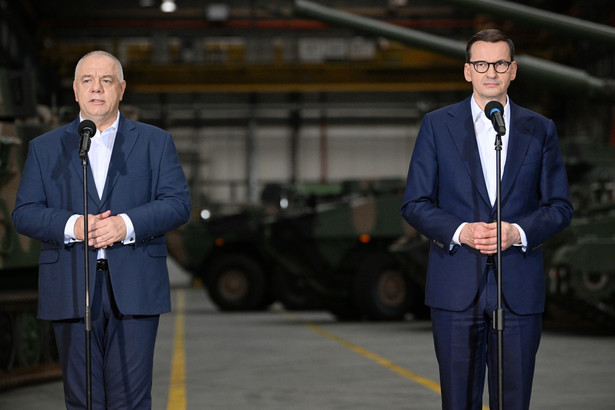 Minister aktywów państwowych Jacek Sasin i premier Mateusz Morawiecki