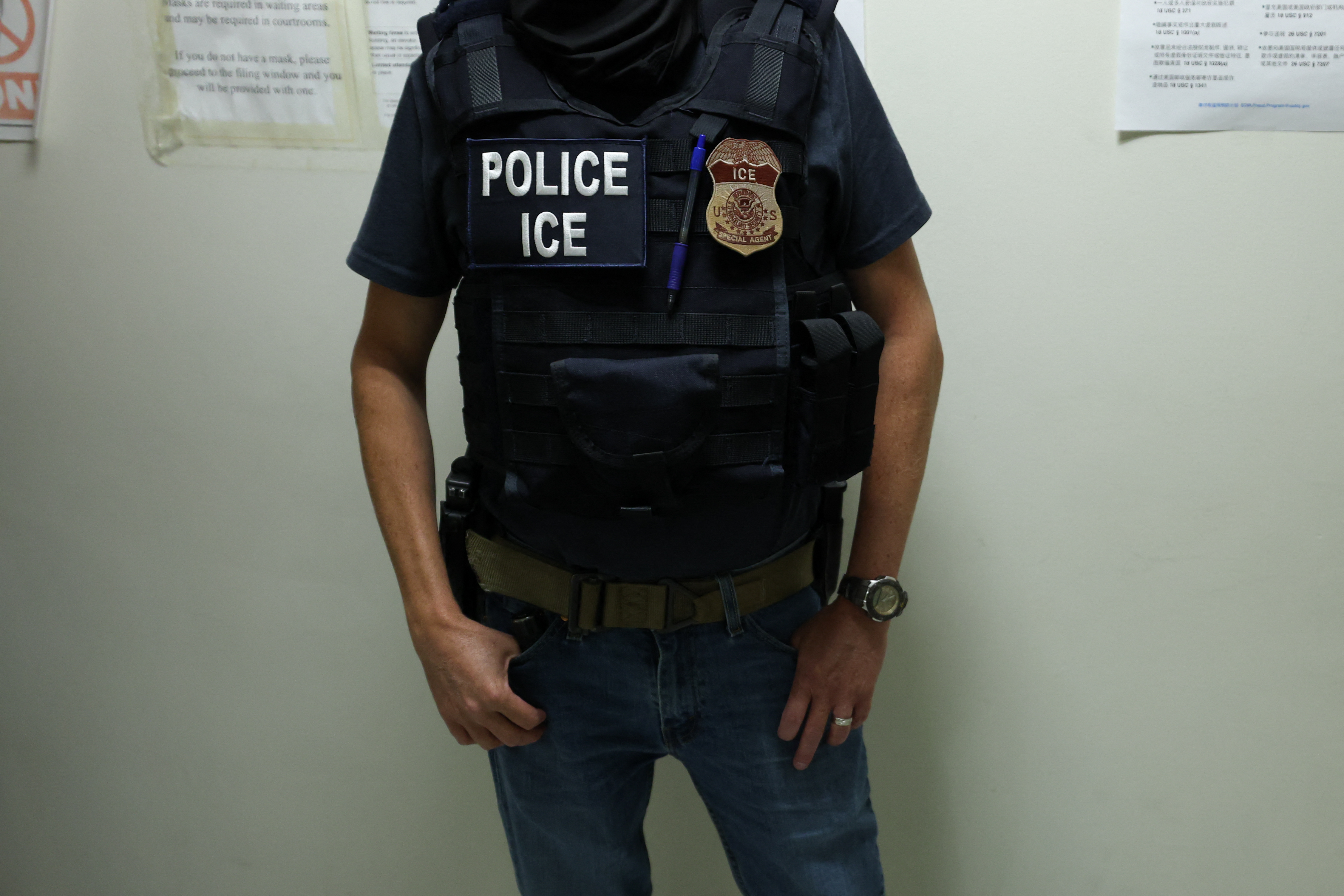 ICE perseguirá empresas que emplean migrantes irregulares