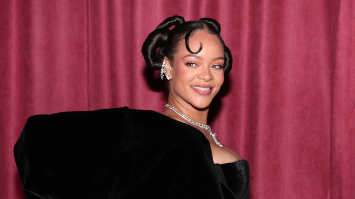 Rihanna szoptatja kisfiát új fehérnemű kampányában, és imádjuk érte