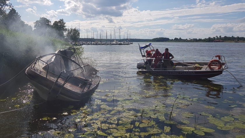 Na Mazurach spłonęły dwie łódki w Ostródzie