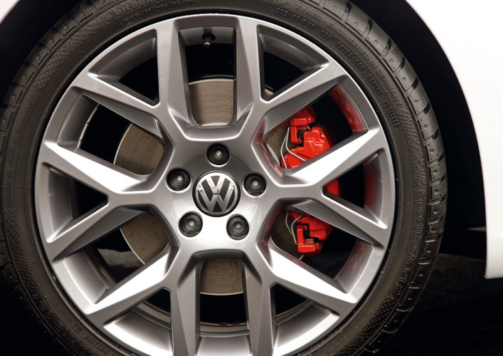 18-calowe obręcze ze stopu metali lekkich Watkins Glen