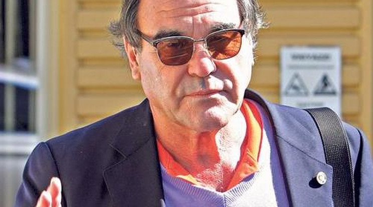 Oliver Stone pihenni jött