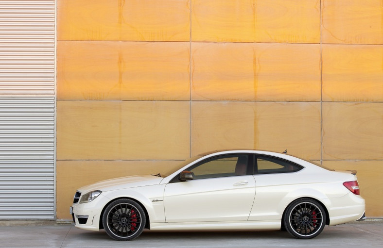 Mercedes C 63 AMG coupe V8