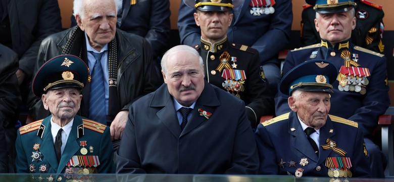 Tajemnica bandaża Łukaszenki. Nowe zdjęcie miało uciąć spekulacje, ale tylko je podsyciło...