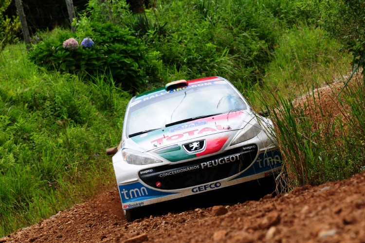 Rally de Curitiba 2010: pewne zwycięstwo Krisa Meeke, Juho Hänninen liderem IRC