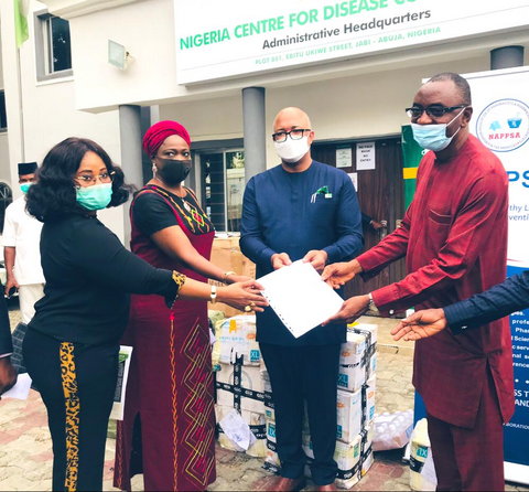 Chairman/CEO of the NiDCOM Mrs Abike Dabiri-Erewa (second from left) at the presentation of Diagnostics and Pharmaceutical Personal Protective Equipment worth millions of Naira by the Nigerian Association of Pharmacists and Pharmaceutical Scientists in the Americas (NAPPSA). With her are officials of NAPPSA. [Twitter/@lolusada]