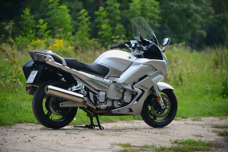 Ładna, zgrabna i nie do pomylenia z innym modelem: Yamaha FJR 1300 2016r...