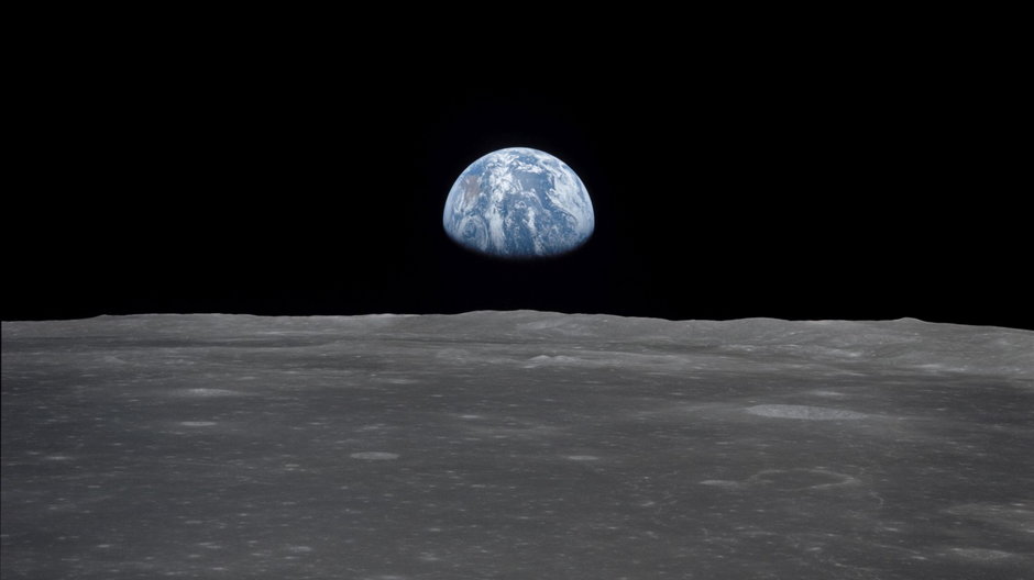Widok Ziemi z powierzchni Księżyca