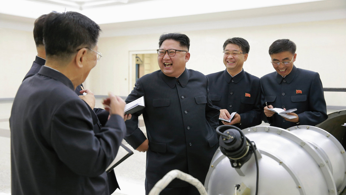 Zaobserwowano, że Korea Płn. transportuje międzykontynentalny pocisk balistyczny (ICBM) w kierunku zachodniego wybrzeża, gdzie znajdują się stanowiska startowe - poinformował dzisiaj południowokoreański dziennik "Asia Business Daily".