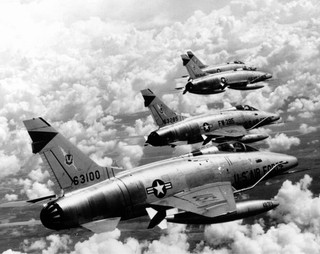 Amerykanie i Rosjanie nigdy nie wypowiedzieli sobie oficjalnie wojny. Ale całkiem regularnie do siebie strzelają