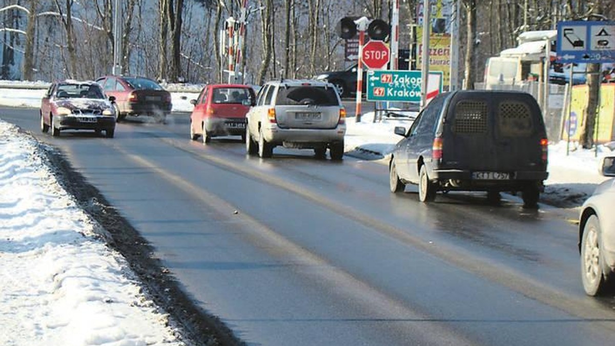 Z tym, że trasa pod Tatry nie doczeka się kompleksowej przebudowy pogodzili się już chyba wszyscy w Zakopanem i okolicach. Drogowcy z Generalnej Dyrekcji Dróg Krajowych i Autostrad chcą jednak zakopiankę wyremontować i przy okazji udrożnić ruch m.in. w Poroninie.