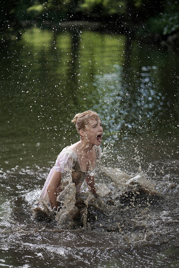 Mélanie Laurent w filmie "Sztuka kłamania" (2018)