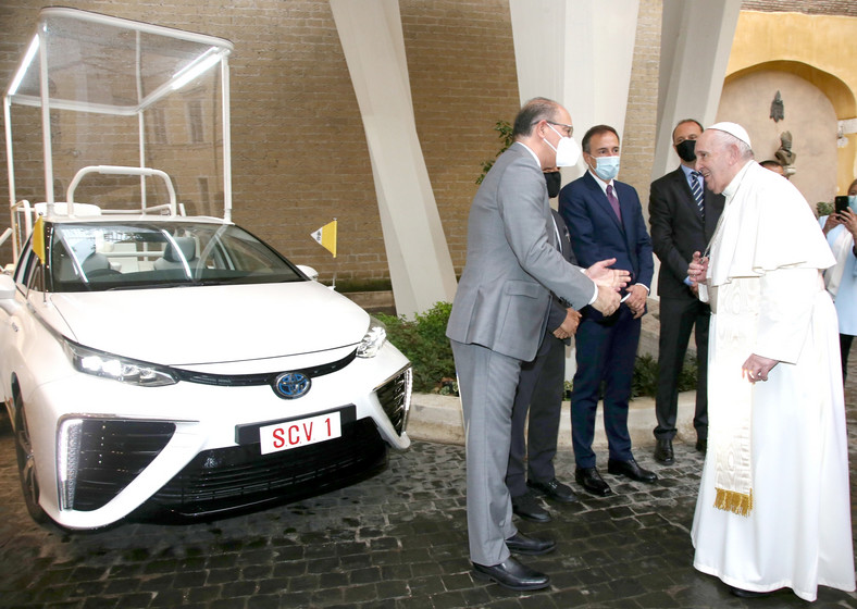 Toyota Mirai dla Papieża Franciszka