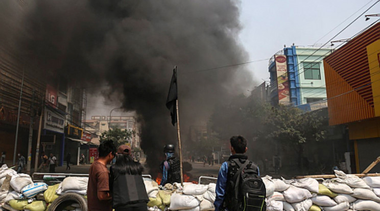 Folytatódik a mianmari vérengzés: tüzet nyitott a hadsereg a tüntetőkre / Fotó: MTI/EPA