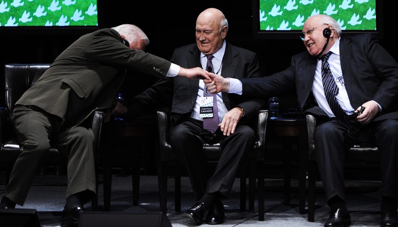 Były polski prezydent Lech Wałęsa spotkał w Chicago między innymi byłego pierwszego sekretarza KC KPZR Michaiła Gorbaczowa. 30 lat temu nie podałby mu ręki, dziś wyglądają na zaprzyjaźnionych