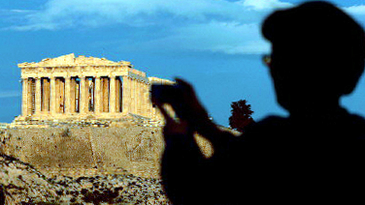 W proteście przeciwko zapowiadanym zwolnieniom około 300 pracowników Ministerstwa Kultury Grecji zablokowało wejście na ateński Akropol. Wielu turystów musiało odejść z kwitkiem.
